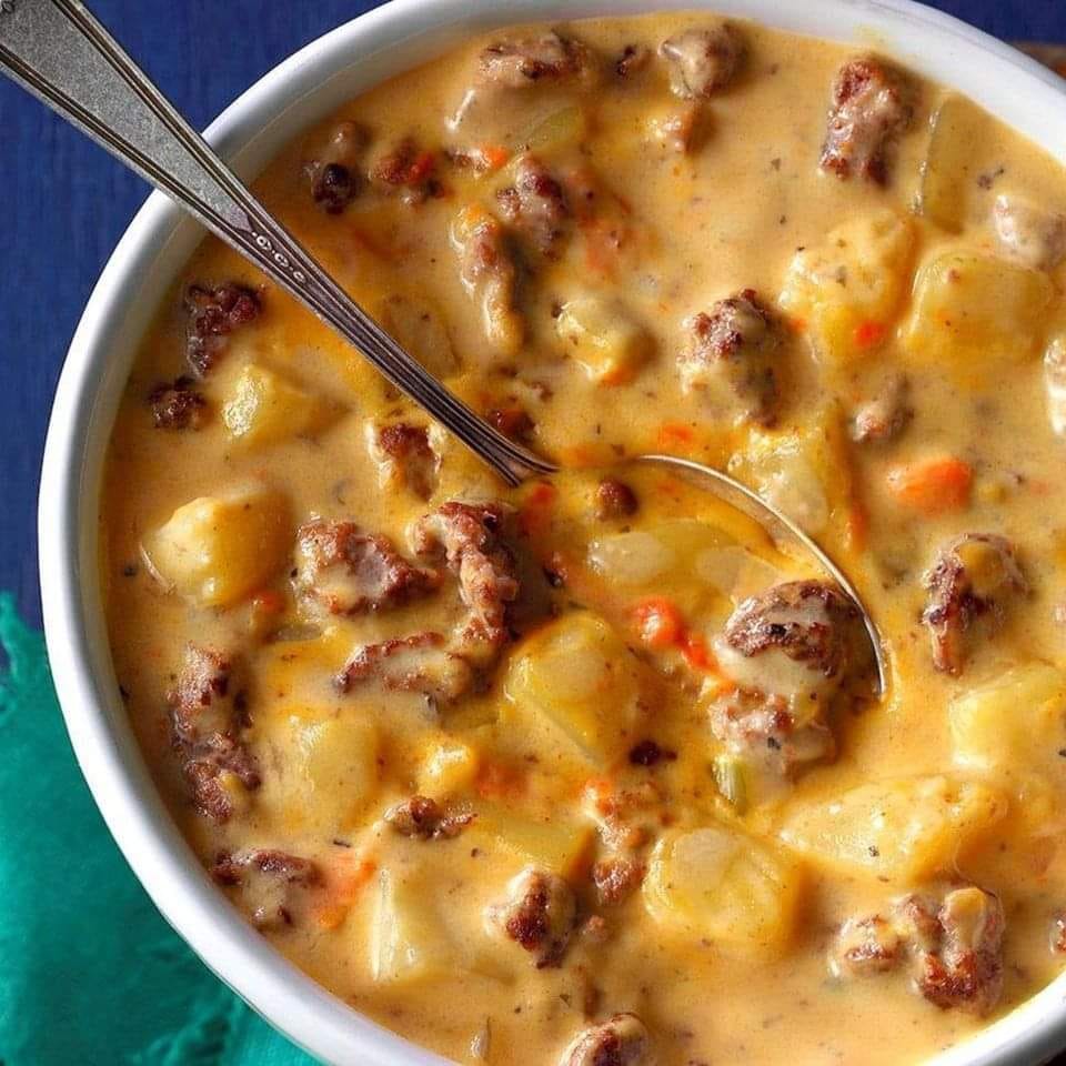 CREAMY POTATO & HAMBURGER SOUP