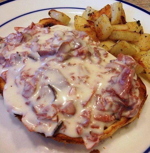 CREAMED CHIPPED BEEF ON TOAST IS A FORGOTTEN CLASSIC