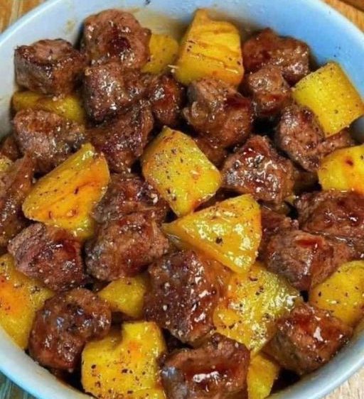 GARLIC BUTTER STEAK AND POTATOES SKILLET