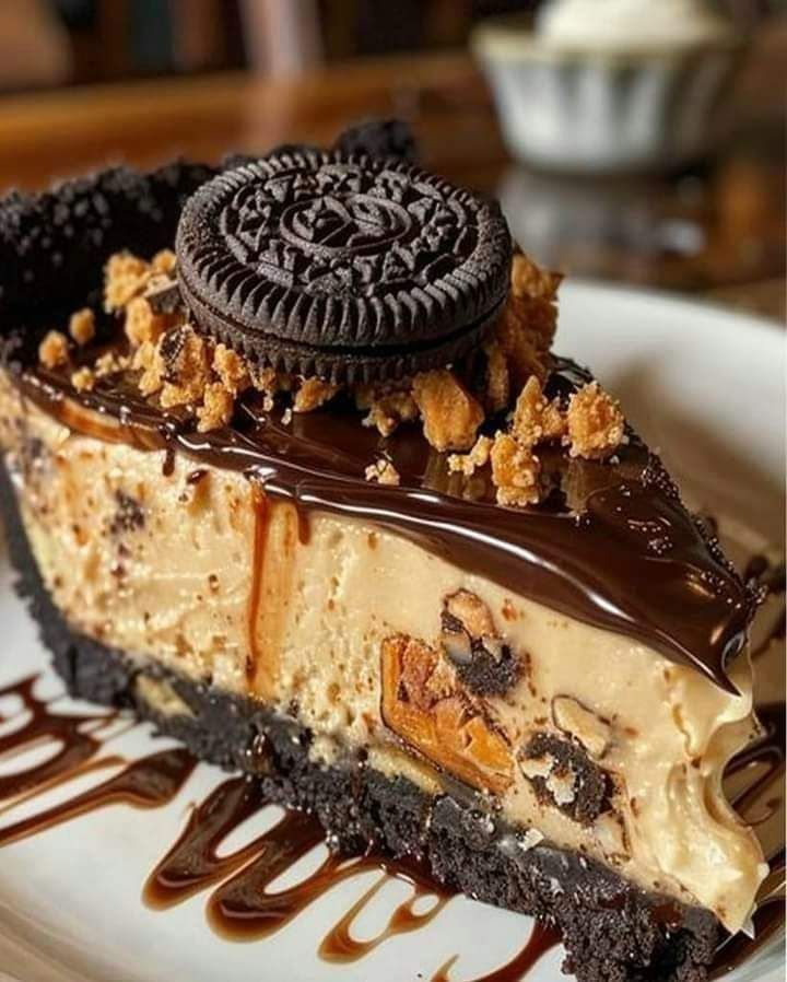 Indulgent No-Bake Peanut Butter Oreo Cookie Pie