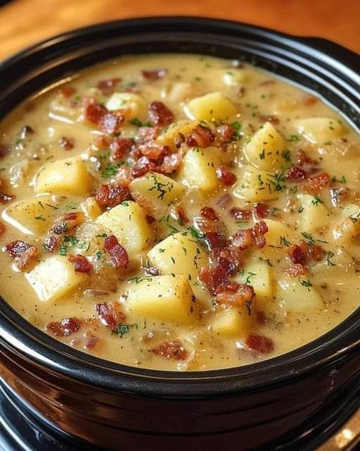 Slow Cooker Creamy Potato Bacon Soup