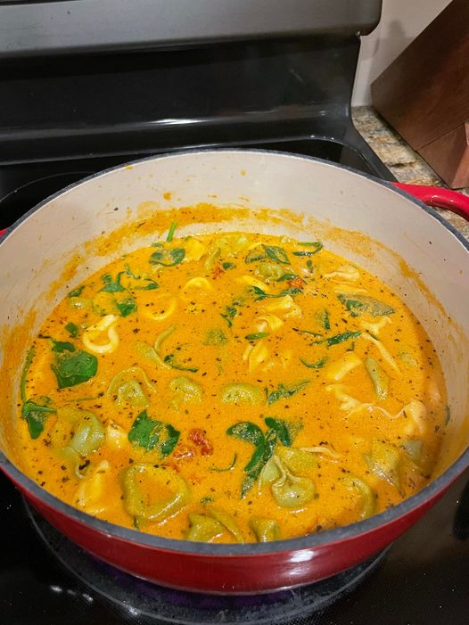 Easy dinner!!! Spinach tortellini soup.