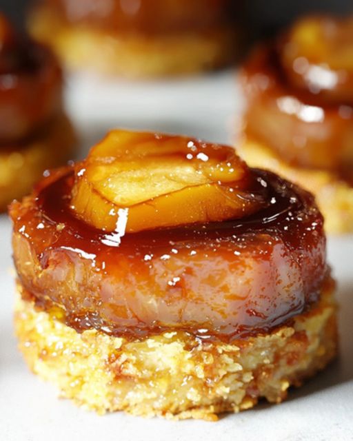 Miniature Tatins with Foie Gras and Caramelized Apples: A Sweet Explosion of Flavors